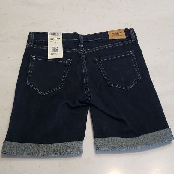 NWT Girls Signature Levi's GOLD Dark Wash Cuffed Bermuda Shorts Sz 7 - Picture 2 of 9